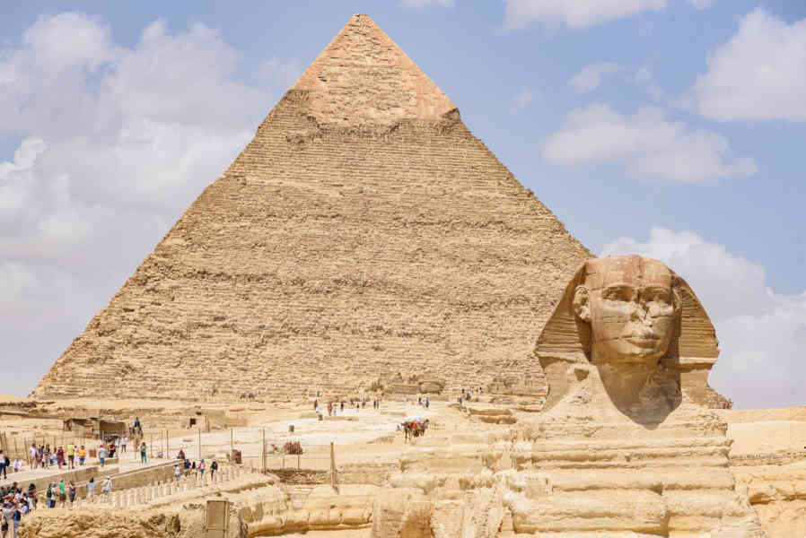Egipto 026 - necrópolis de El Giza - pirámide de Kefrén y La Esfinge.jpg